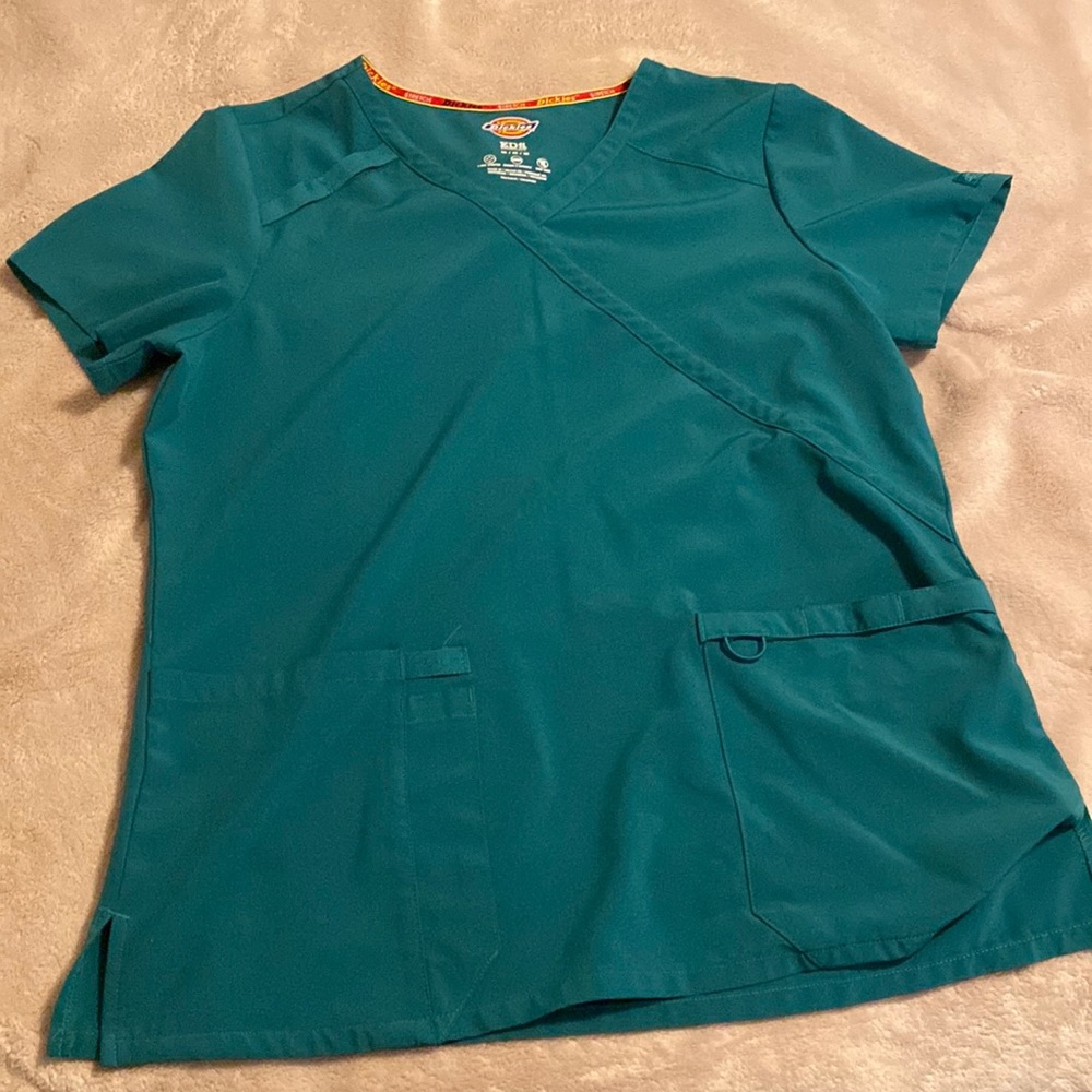 Scrub top